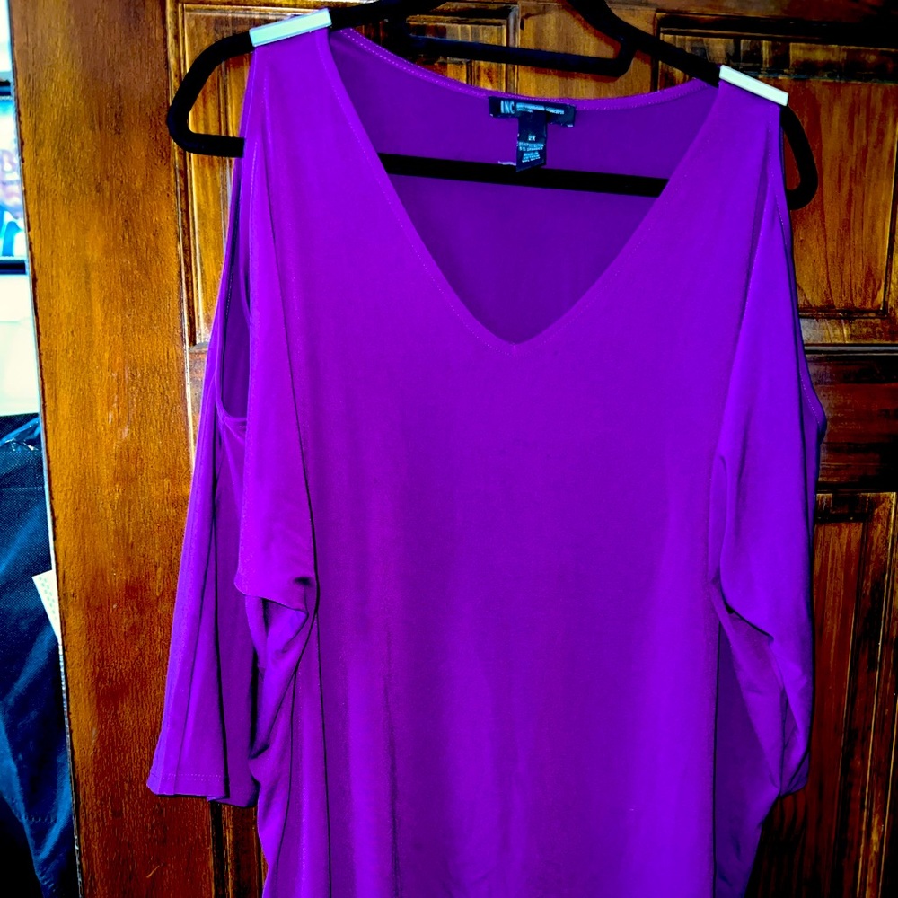 Purple cold shoulder top (plus size)